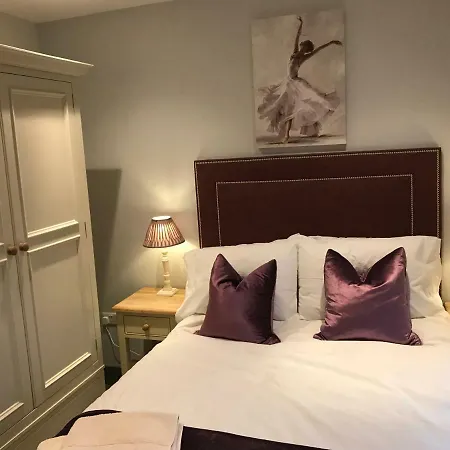 فيلة Mulberry House,